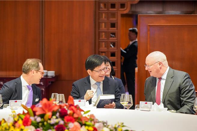 林佳龙接见雷根总统基金会访团，指六项保证与台湾关系法构成台美重要基石。（取自林佳龙脸书）