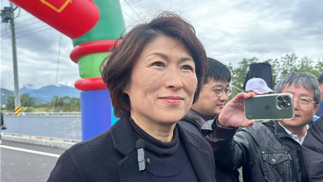 台东县长饶庆铃回应赴陆相关问题。(蔡旻妤摄)