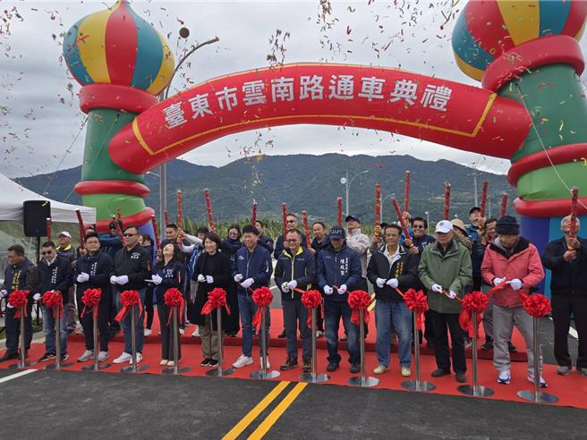 台東市公所今天舉辦雲南路道路拓寬工程通車典禮。（蔡旻妤攝）