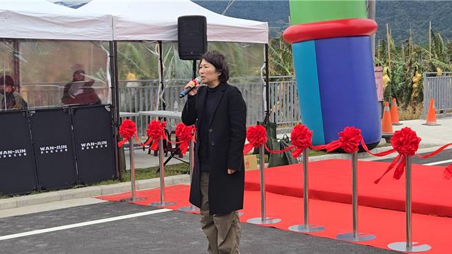 台東市公所今天舉辦雲南路道路拓寬工程通車典禮，台東縣長饒慶鈴致詞。（蔡旻妤攝）
