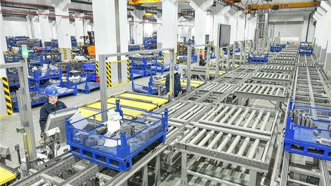 陸去年末季新興產業持續較快增長、企業設備更新穩步提速。（大陸央視）