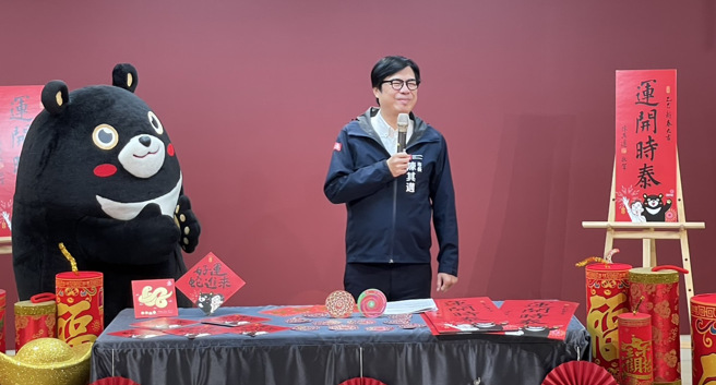 高雄市长陈其迈10日被媒体询问麻疹相关问题，他表示，像他这种年纪的人，得过麻疹后终身免疫，但1981年后出生的「被动免疫」族群就有风险。（洪浩轩摄）