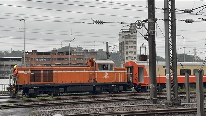 日前台鐵七堵調車場發生列車出軌事故，交通部長陳世凱為「有SOP卻不落實」震怒。圖為台鐵列車調度情形。（徐佑昇攝）