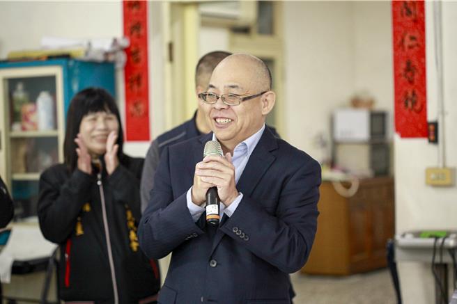 耀主科技营运长刘俊霆表示，参加2024年数位部「创业归故里」竞赛后，他们决定回到家乡苗栗，发现许多长者独自料理三餐时，常常因为忘记关火而存在火灾隐患。（吕丽甄摄）