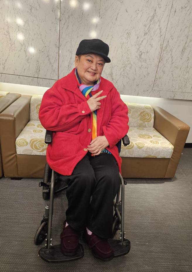 孔兰薰洗肾坐轮椅首现身，气色相当不错。（记者游定刚拍摄）