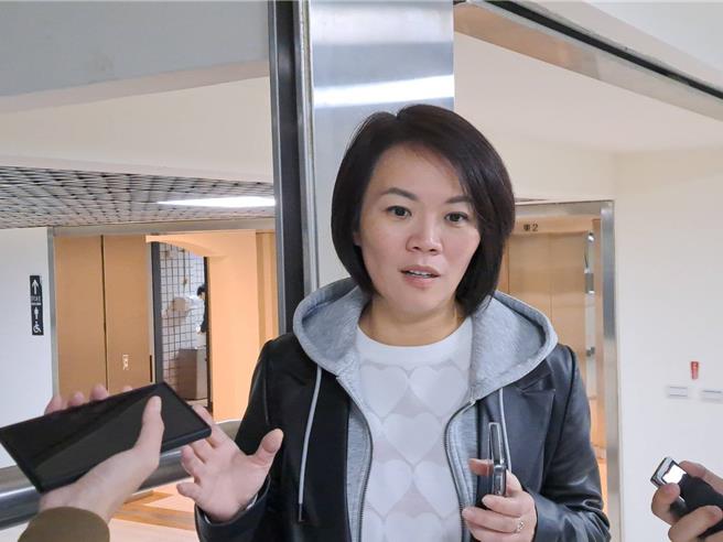 民进党团总召简舒培表示，今年附带决议非常多，代表议会议员不管蓝绿白，对于蒋万安施政过程没有信心。（张珈瑄摄）