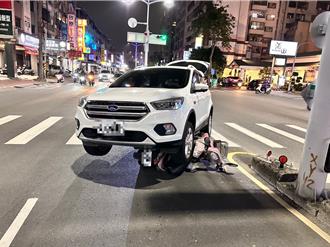 休旅車左轉切西瓜 女騎士噴飛機車卡車底影片曝