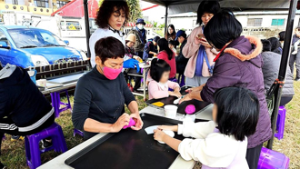 客家年味爆棚！台東客家學堂親子同樂搓粄圓