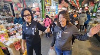 柯志恩逛高雄年貨大街發「小福袋」   「主婦魂」上身狂掃年貨