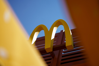 英麥當勞700員工提告！ 17歲女被迫「陪睡換排班」