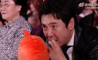 男星封王前「漏網畫面」超糗！ 發現被拍乾脆揪費翔一起偷吃