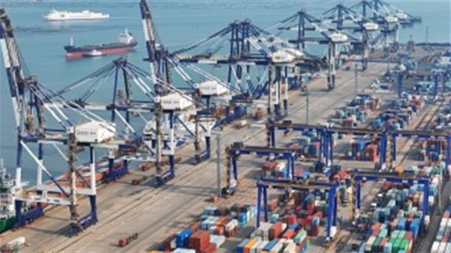 中国社科院金融所长指陆经济用事实打破外界偏见。（大陆央视）