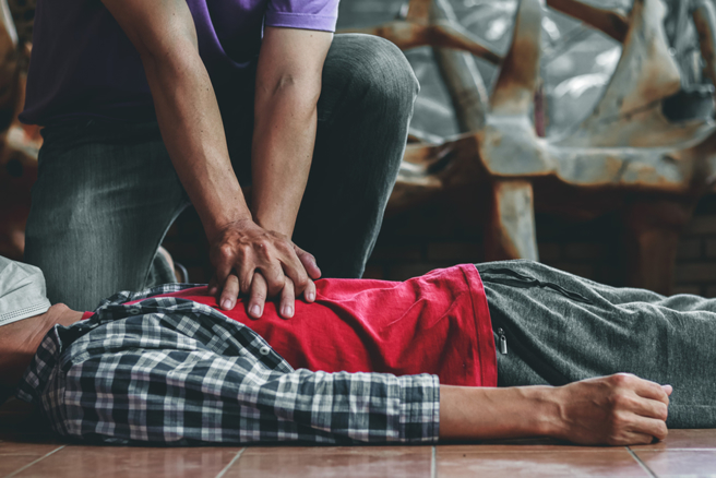 肾臟科医师林轩任表示，天气寒冷是猝死的高峰期，有4大族群务必注意。（示意图：shutterstock／达志）