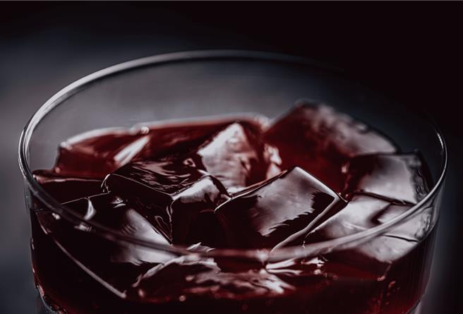 庄园特选咖啡冻的迷人风味，替「摇滚拿铁」增添多层次口感。（BLIKE提供）