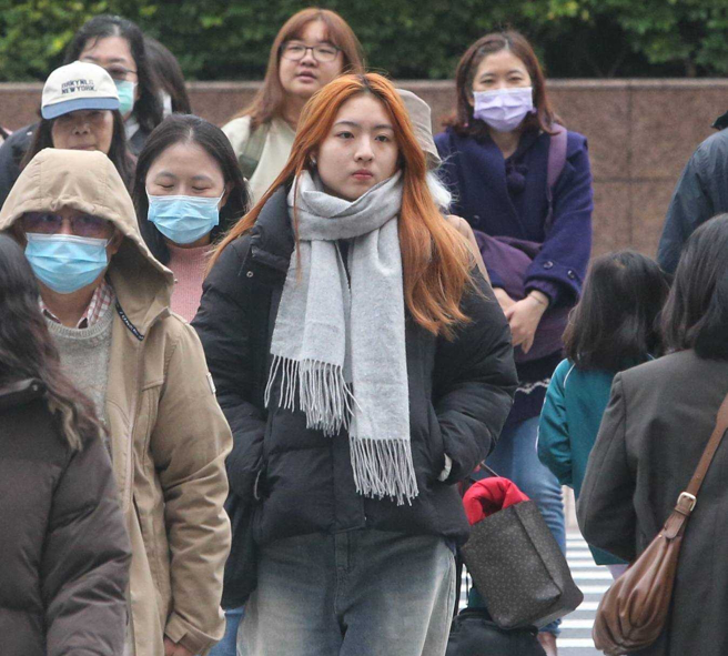 12日強烈大陸冷氣團及輻射冷卻影響，夜晚到清晨西半部及宜蘭地區低溫約10至13度。（示意圖／趙雙傑攝）