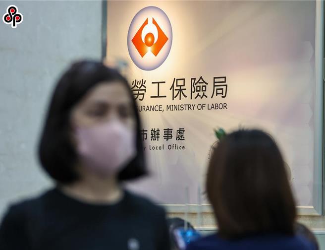 劳工保险财务危机迟迟未解，劳动部今年仍会持续拨补。（报系资料照）