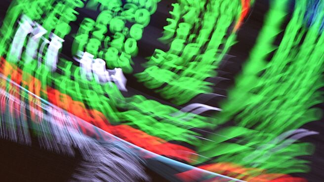 台股全面下杀，权值股成为资金出逃的重点。（图／报系资料照）