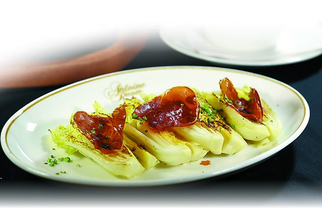 在台北喜来登「安东厅」嗑牛排，有许多不同的配菜（Side Dish）可以选择。图／姚舜