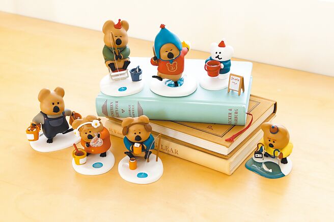 「DINOTAENG COCOCUP」快閃店的「收藏公仔系列盲盒」，共有6款經典加1款隱藏款。（LINE FRIENDS提供）