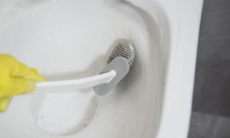 馬桶飄異味又卡垢！主婦狂回購「便宜神物」 讚免刷就乾淨