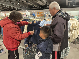 NET送溫暖！讓家扶兒開心挑選新衣迎接新年