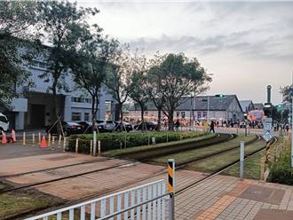 輕軌美景藏隱患！軌道積水泥濘遊客頻滑倒 高捷回應了