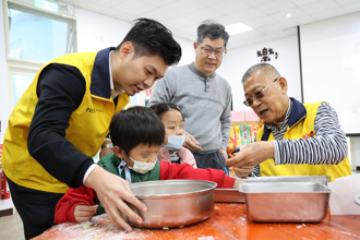 年前寒冬送暖 昇恆昌董座帶頭做公益