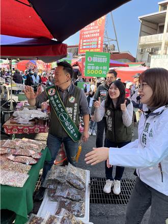 草屯鎮長補選 蘇貞昌陪掃街   卓冠廷批對手巨嬰  