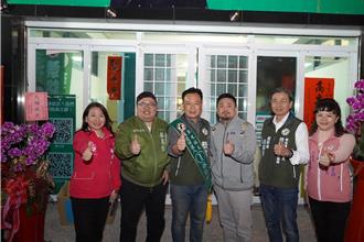 草屯鎮長補選黃金周 洪申翰晚間陪蔡銘軒車掃