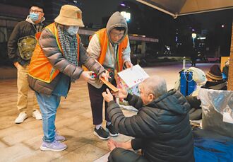 春節前夕 仕招基金會關懷街友