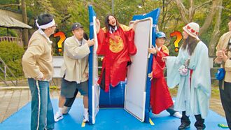 李瑜美登《RM》 矯健爬牆咬福袋