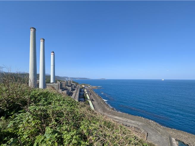 台電有意將協和電廠轉為天然氣發電廠，並填海造陸興建四接，環團將於13日上午赴基隆市政府，要求市長謝國樑與立委林沛祥全程出席環評會。（張志康攝）