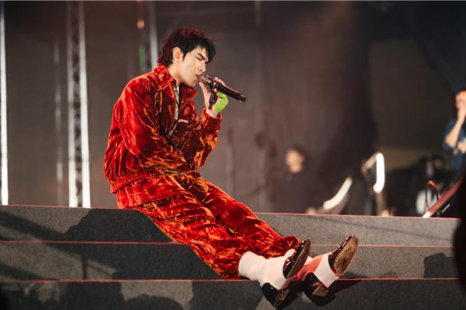 蕭敬騰近日在企業年會演出受到熱烈歡迎。（華納音樂提供）