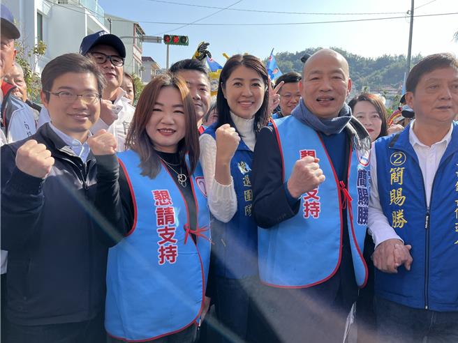 國民黨候選人簡賜勝於12日成立競選總部，立法院長韓國瑜（右二）到場力挺。（張妍溱攝）