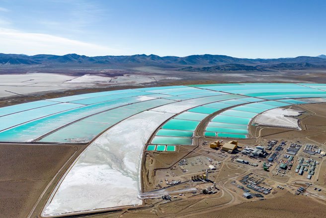 市值人民币（下同）466亿元的藏格矿业10日突停牌，控股股东或将变成紫金矿业集团。（示意图:shutterstock/达志）