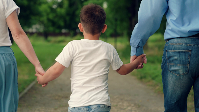 最新民調顯示，許多民眾看壞經濟前景，悲觀認為後代會比自己更貧窮。（示意圖：shutterstock/達志）