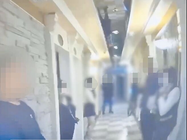 台中市北区某养生会馆暗藏春色，中市警二分局近日前往扫荡，当场查获逾10组顾客与女子正「翻云覆雨」。（民眾提供／潘虹恩台中传真）