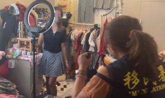 正妹直播10秒卖衣遭闯入吓坏 惊人商机背后全是失联移工