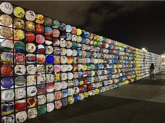 花蓮學童彩繪燈籠搭建「希望之牆」照亮夜晚溫暖遊子