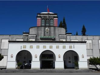 約國三乾女兒聊私密話題 色乾爹摸大腿下場出爐