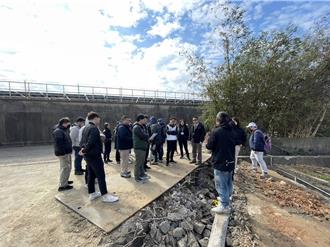 桃園不肖砂石業者排放廢土 議員怒批：明目張膽