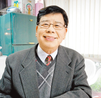 曾喊「天上掉下的禮物」前綠委鄭余鎮心臟病逝世！享壽79歲