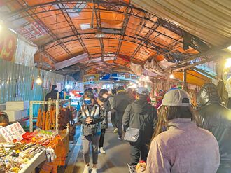 忠貞市場拆棚架 設簡易市場