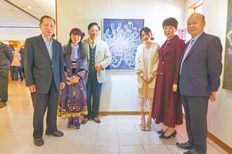 台中 簡宇榕開展 線條與百花綻放