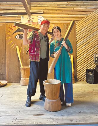 黃遠邀父黃仲崑回部落同樂