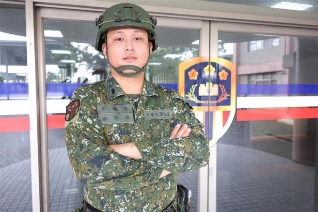 53工兵群工1营工3连副连长彭中尉。（记者袁铭骏摄）