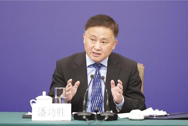 回應近期人民幣貶值，陸央行行長潘功勝：堅決防範匯率超調風險。（中新網資料照片）