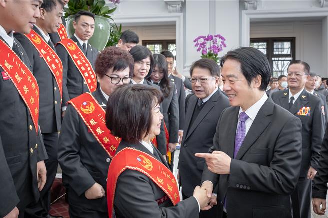 赖清德总统13日接见「113年凤凰奖楷模得奖人」(总统府提供)