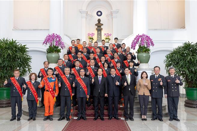 赖清德总统13日接见「113年凤凰奖楷模得奖人」(总统府提供)