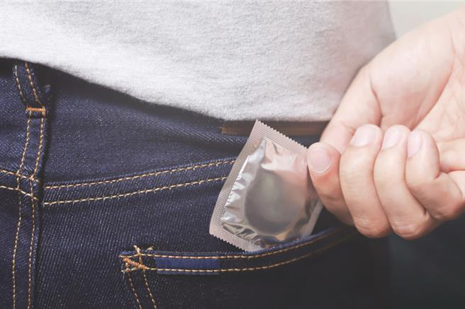 針對性病年輕化、青少年淋病數激增趨勢，疾管署表示，會持續落實疫情監測及相關治療、衛教、預防宣導。（示意圖:shutterstock/達志）